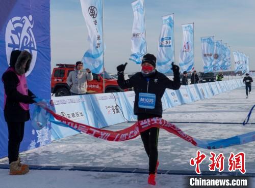 华夏东极抚远：中俄美三国约两千名选手在冰上