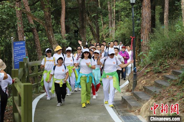 广州流溪河国家森林公园举办的首届赛艇季与环