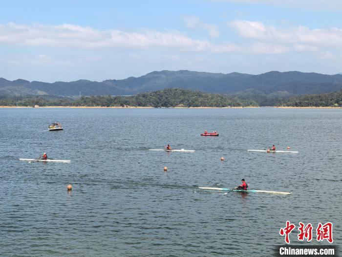 广州流溪河国家森林公园举办的首届赛艇季与环