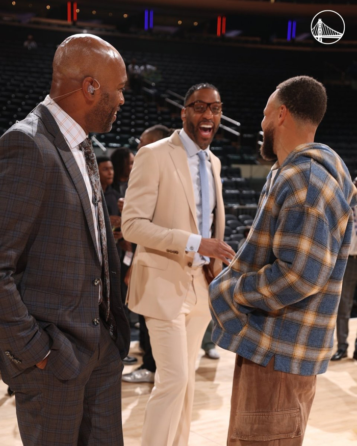 库里与卡特麦克格雷迪重逢致敬传奇时刻