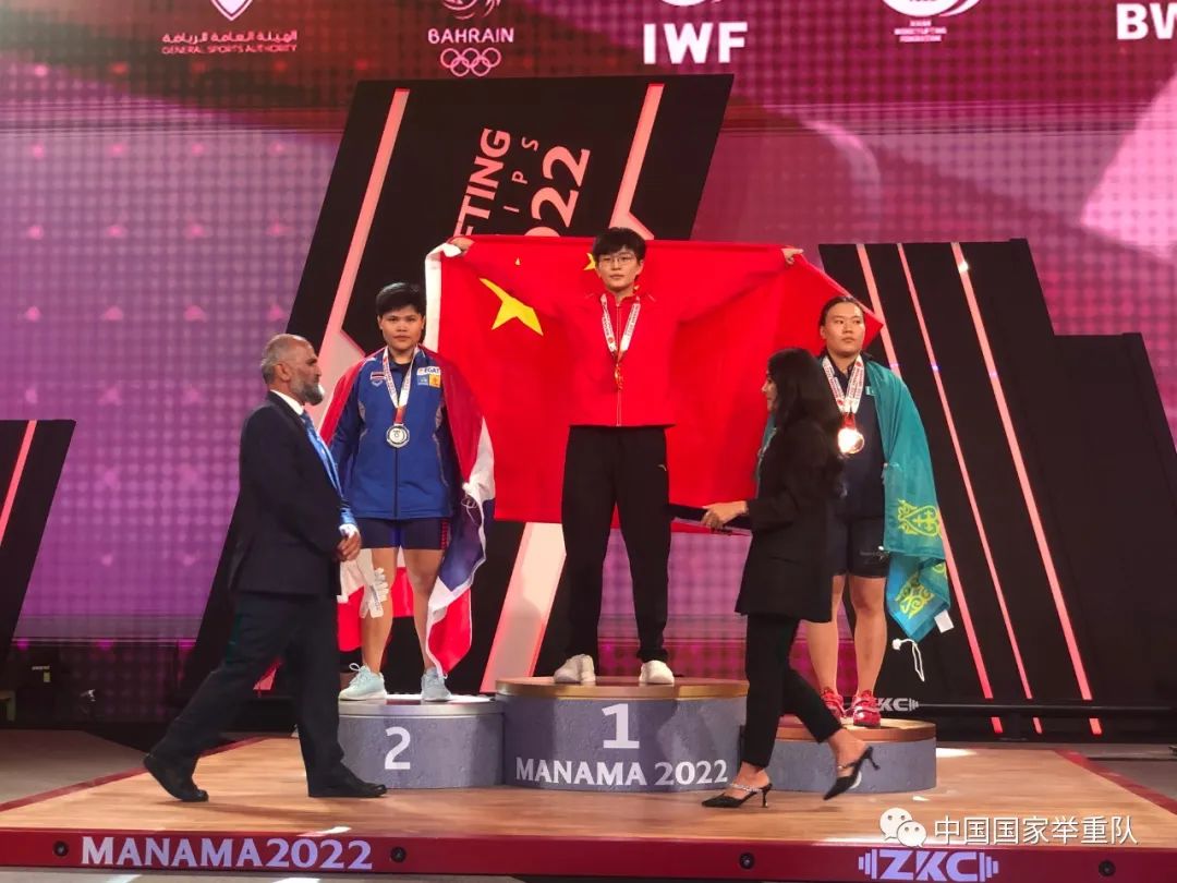 彭翠婷包揽三金领跑女子76公斤级 中国举重队亚