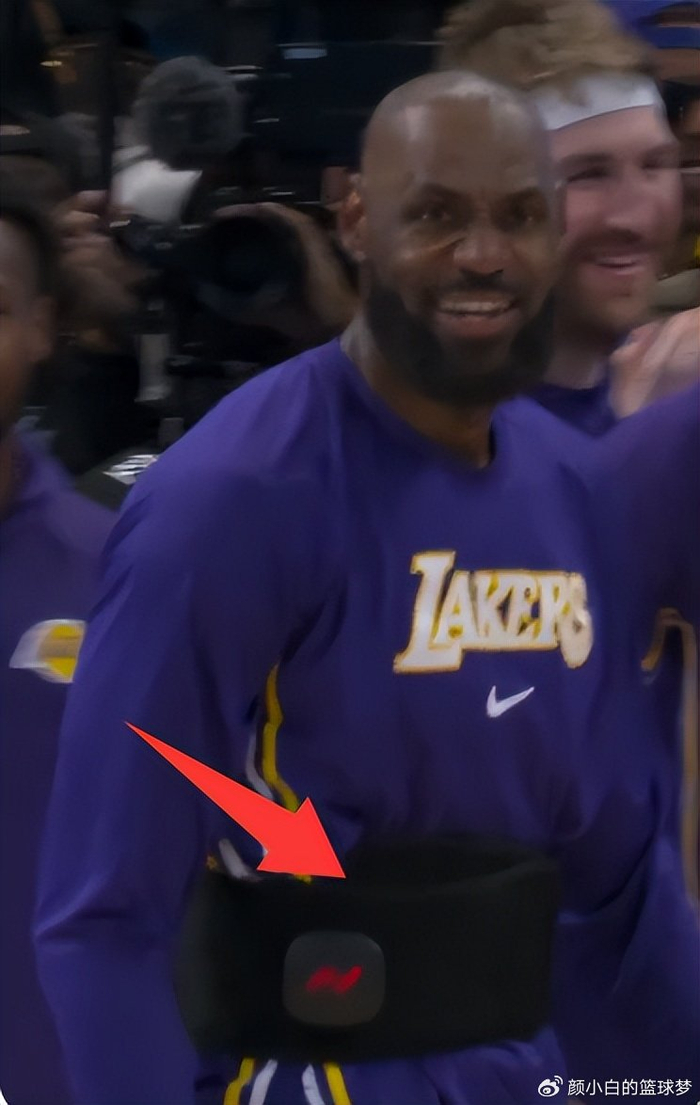 勒布朗·詹姆斯历史性突破：1612场里程碑战逆转