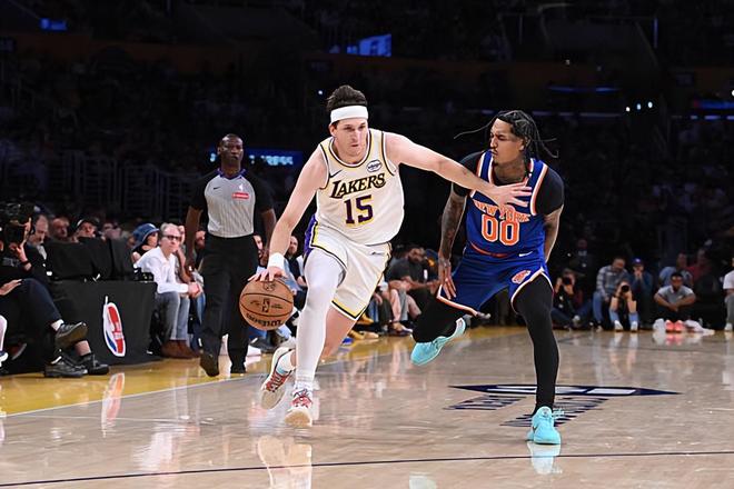 湖人逆转尼克斯 里夫斯25+5助攻助球队登顶西部第