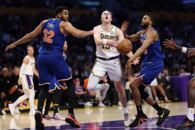 湖人逆转尼克斯 里夫斯25+5助攻助球队登顶西部第