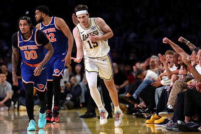 湖人逆转尼克斯 里夫斯25+5助攻助球队登顶西部第