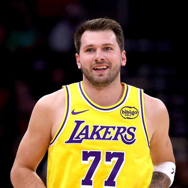 湖人逆转火箭登顶西部第三 鹈鹕独行侠排名互换