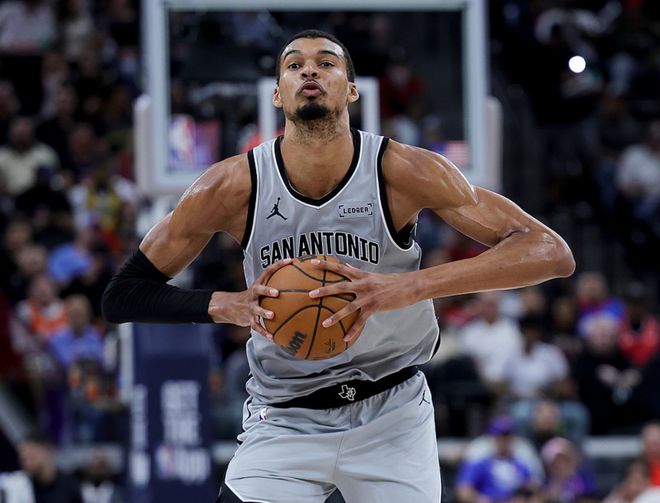 湖人逆转火箭登顶西部第三 鹈鹕独行侠排名互换