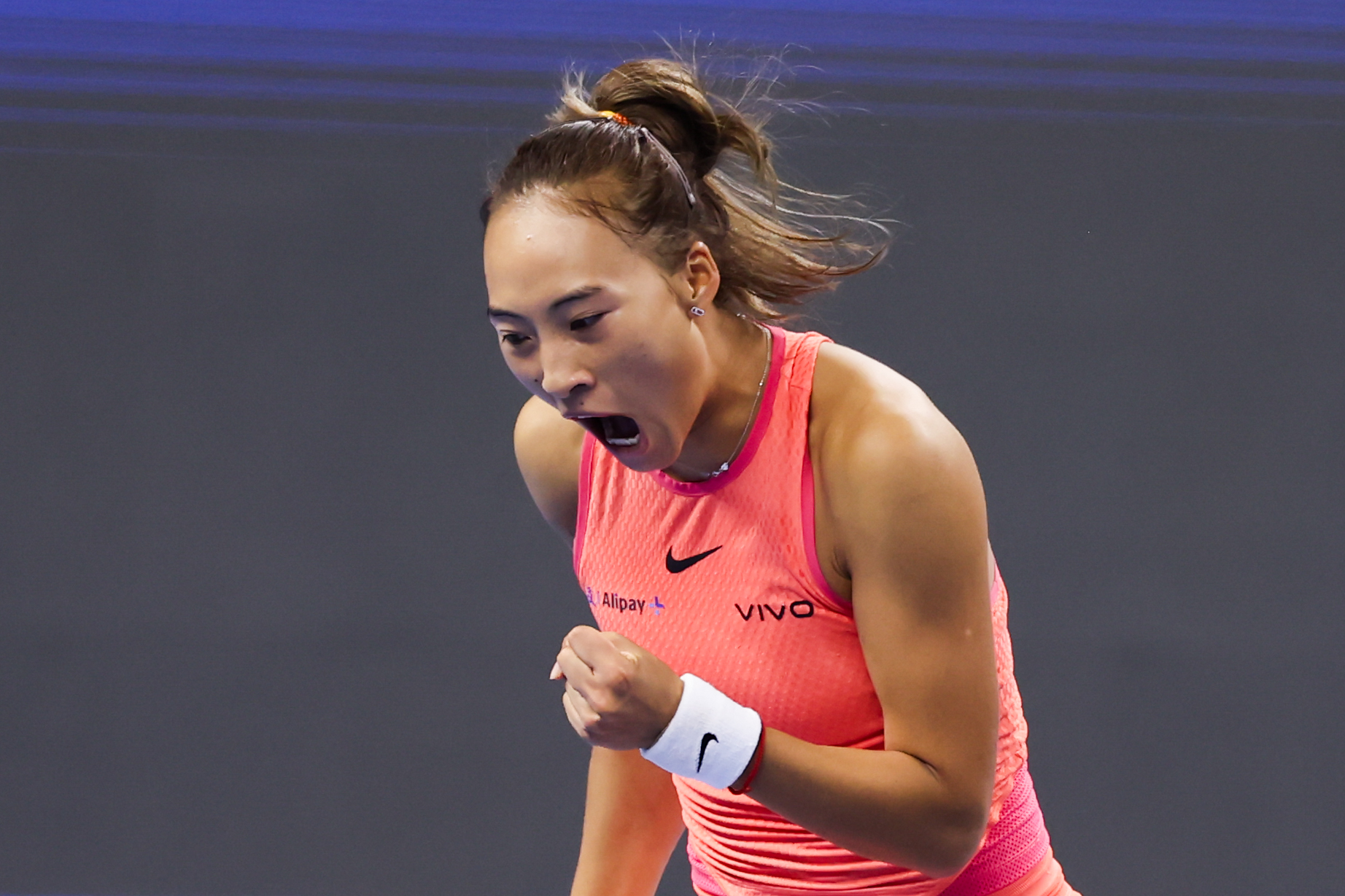 郑钦文逆转胜米拉·安德列娃 首次跻身中网女单