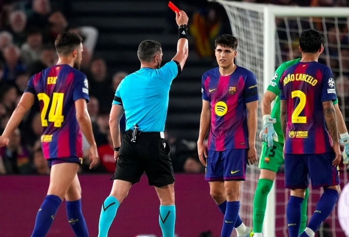 巴萨欧冠次回合惨败马竞 库巴西红牌致崩盘