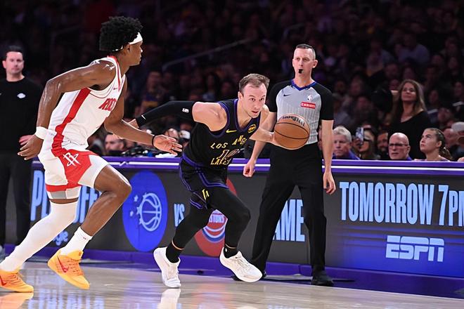 肯纳德爆发砍50分 湖人两连胜奠定季后赛优势