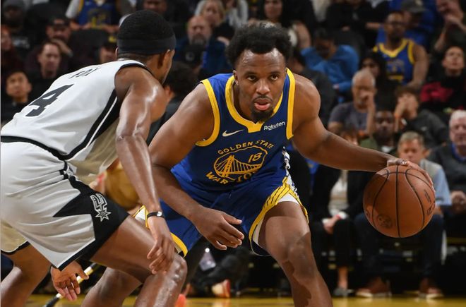 马刺10连胜轻取勇士 克莱尔17分难救主