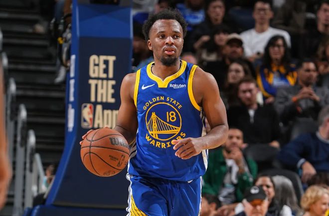 马刺10连胜轻取勇士 克莱尔17分难救主