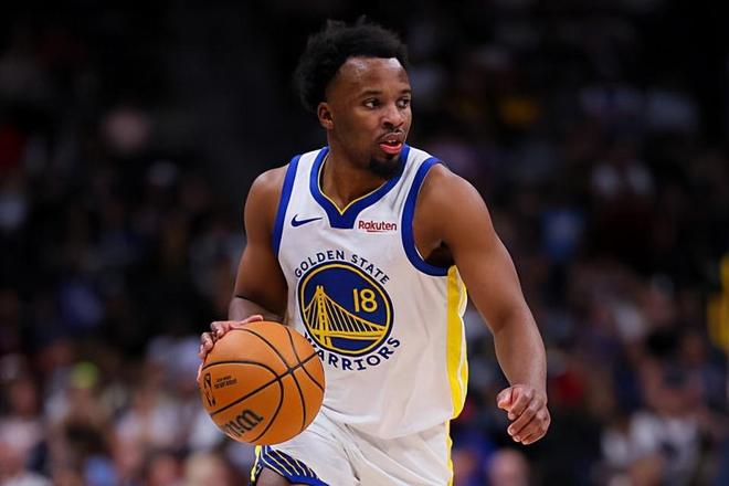 马刺10连胜轻取勇士 克莱尔17分难救主