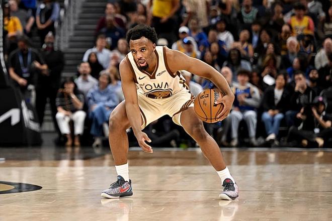 马刺10连胜轻取勇士 克莱尔17分难救主