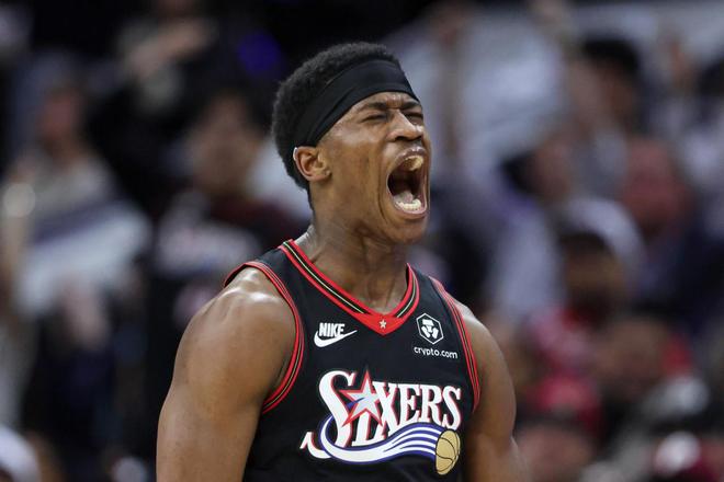 新秀埃奇库姆季后赛首秀砍30+10 76人爆冷掀翻绿军